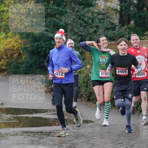 07.12.2025 - St. Pauli X-Mass-Run No. 15 Michael Burmester http://msf.ph/oto/9410740 07.12.2025 11:40:56 Laufen 4312, 319, 5, 3459, 4505 meine-sportfotos.de
