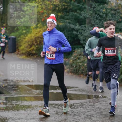 07.12.2025 - St. Pauli X-Mass-Run No. 15 Michael Burmester http://msf.ph/oto/9410746 07.12.2025 11:40:57 Laufen 4312, 15, 3459, 4505 meine-sportfotos.de