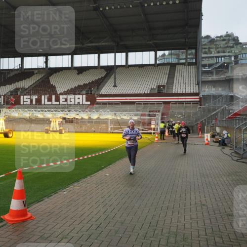 07.12.2025 - St. Pauli X-Mass-Run No. 15 Fabian Wolf http://msf.ph/oto/9410816 07.12.2025 11:11:51 Ziel 408, 437, 679, 689, 690, 694, 1186, 1711 meine-sportfotos.de