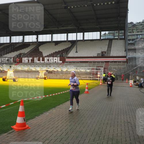 07.12.2025 - St. Pauli X-Mass-Run No. 15 Fabian Wolf http://msf.ph/oto/9410829 07.12.2025 11:11:52 Ziel 408, 437, 679, 689, 690, 694, 1186 meine-sportfotos.de