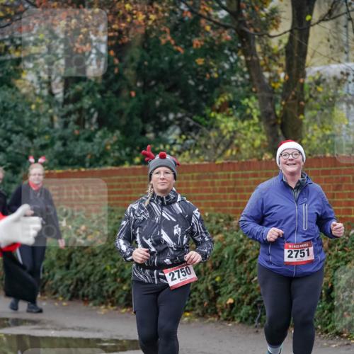 07.12.2025 - St. Pauli X-Mass-Run No. 15 Michael Burmester http://msf.ph/oto/9410842 07.12.2025 09:49:23 Laufen 2750, 2751 meine-sportfotos.de