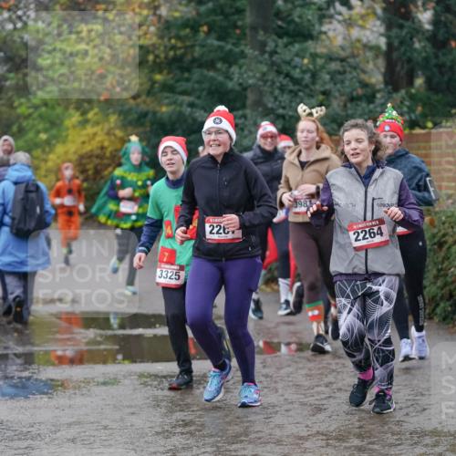 07.12.2025 - St. Pauli X-Mass-Run No. 15 Michael Burmester http://msf.ph/oto/9410890 07.12.2025 11:41:10 Laufen 3325, 226, 398, 25, 2264 meine-sportfotos.de