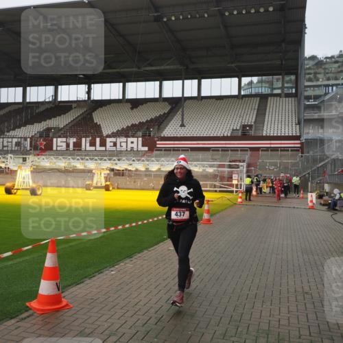 07.12.2025 - St. Pauli X-Mass-Run No. 15 Fabian Wolf http://msf.ph/oto/9410900 07.12.2025 11:11:57 Ziel 408, 437, 679, 689, 690, 694, 695, 1186 meine-sportfotos.de