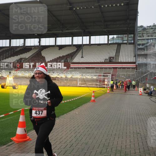 07.12.2025 - St. Pauli X-Mass-Run No. 15 Fabian Wolf http://msf.ph/oto/9410909 07.12.2025 11:11:57 Ziel 408, 437, 679, 689, 690, 694, 695, 1186 meine-sportfotos.de