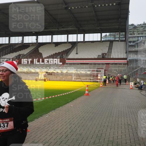 07.12.2025 - St. Pauli X-Mass-Run No. 15 Fabian Wolf http://msf.ph/oto/9410912 07.12.2025 11:11:58 Ziel 408, 437, 679, 689, 690, 694, 695, 819, 1186 meine-sportfotos.de
