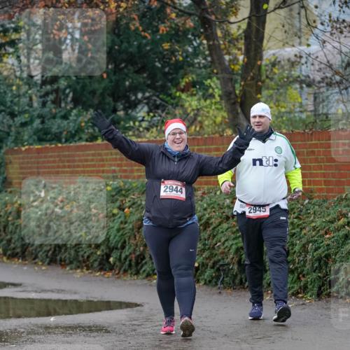 07.12.2025 - St. Pauli X-Mass-Run No. 15 Michael Burmester http://msf.ph/oto/9410928 07.12.2025 09:50:17 Laufen 2944, 2945 meine-sportfotos.de