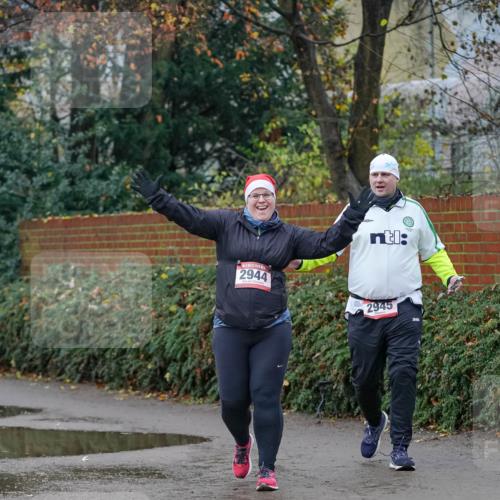 07.12.2025 - St. Pauli X-Mass-Run No. 15 Michael Burmester http://msf.ph/oto/9410933 07.12.2025 09:50:18 Laufen 2944, 2945 meine-sportfotos.de