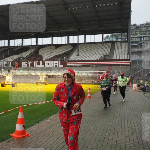 07.12.2025 - St. Pauli X-Mass-Run No. 15 Fabian Wolf http://msf.ph/oto/9410937 07.12.2025 11:12:07 Ziel 388, 408, 416, 437, 694, 695, 819, 1246, 1278 meine-sportfotos.de