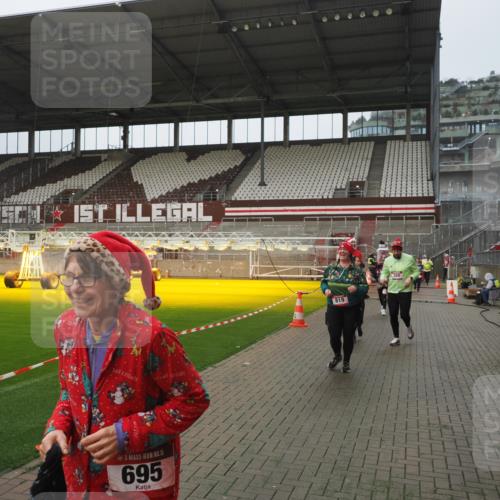07.12.2025 - St. Pauli X-Mass-Run No. 15 Fabian Wolf http://msf.ph/oto/9410940 07.12.2025 11:12:07 Ziel 388, 408, 416, 437, 694, 695, 819, 1246, 1278 meine-sportfotos.de