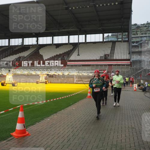 07.12.2025 - St. Pauli X-Mass-Run No. 15 Fabian Wolf http://msf.ph/oto/9410943 07.12.2025 11:12:08 Ziel 76, 79, 388, 408, 416, 437, 695, 819, 1246, 1278 meine-sportfotos.de