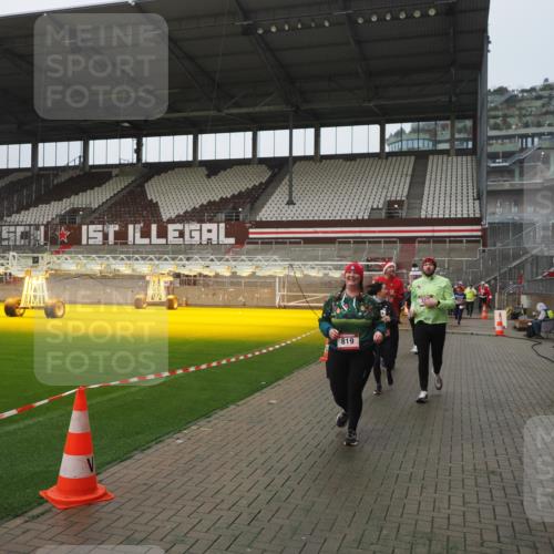 07.12.2025 - St. Pauli X-Mass-Run No. 15 Fabian Wolf http://msf.ph/oto/9410946 07.12.2025 11:12:08 Ziel 76, 79, 388, 408, 416, 437, 695, 819, 1246, 1278 meine-sportfotos.de