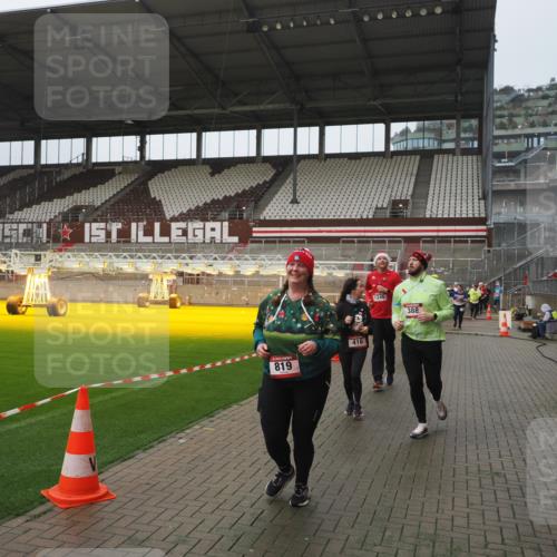 07.12.2025 - St. Pauli X-Mass-Run No. 15 Fabian Wolf http://msf.ph/oto/9410955 07.12.2025 11:12:09 Ziel 76, 79, 388, 408, 416, 437, 695, 819, 1246, 1278 meine-sportfotos.de