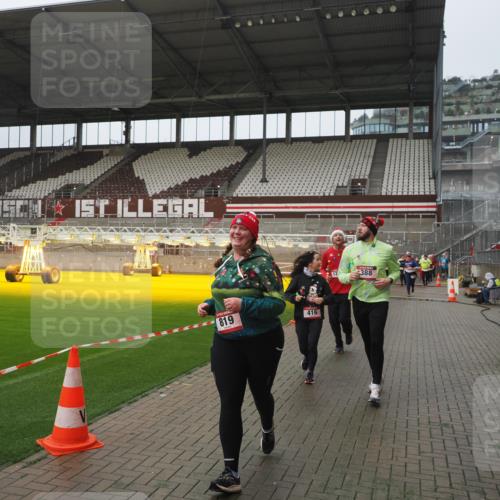 07.12.2025 - St. Pauli X-Mass-Run No. 15 Fabian Wolf http://msf.ph/oto/9410958 07.12.2025 11:12:09 Ziel 76, 79, 388, 408, 416, 437, 695, 819, 1246, 1278 meine-sportfotos.de