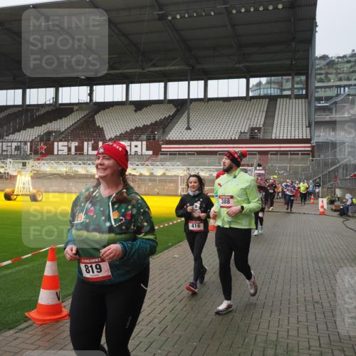 07.12.2025 - St. Pauli X-Mass-Run No. 15 Fabian Wolf http://msf.ph/oto/9410968 07.12.2025 11:12:10 Ziel 76, 79, 388, 408, 416, 437, 605, 695, 819, 1246, 1278 meine-sportfotos.de