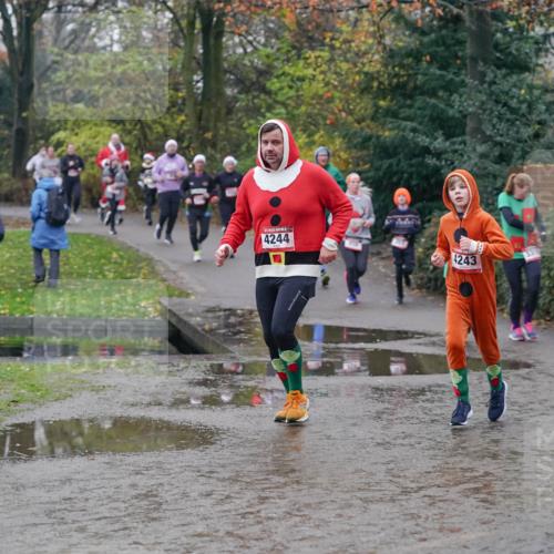 07.12.2025 - St. Pauli X-Mass-Run No. 15 Michael Burmester http://msf.ph/oto/9410973 07.12.2025 11:41:17 Laufen 4244, 4243 meine-sportfotos.de