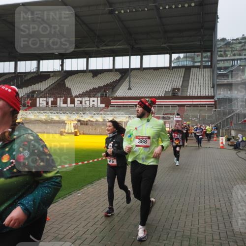 07.12.2025 - St. Pauli X-Mass-Run No. 15 Fabian Wolf http://msf.ph/oto/9410974 07.12.2025 11:12:10 Ziel 76, 79, 388, 408, 416, 437, 605, 695, 819, 1246, 1278 meine-sportfotos.de