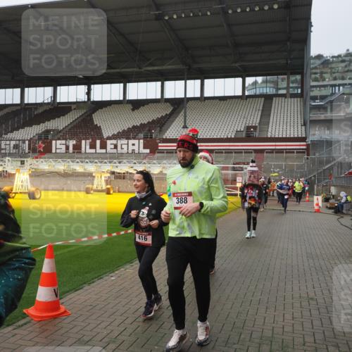 07.12.2025 - St. Pauli X-Mass-Run No. 15 Fabian Wolf http://msf.ph/oto/9410977 07.12.2025 11:12:10 Ziel 76, 79, 388, 408, 416, 437, 605, 695, 819, 1246, 1278 meine-sportfotos.de