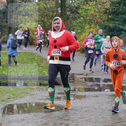 07.12.2025 - St. Pauli X-Mass-Run No. 15 Michael Burmester http://msf.ph/oto/9410985 07.12.2025 11:41:18 Laufen 10, 5, 4244, 3316, 4243, 33 meine-sportfotos.de