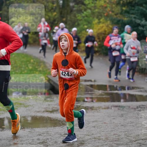 07.12.2025 - St. Pauli X-Mass-Run No. 15 Michael Burmester http://msf.ph/oto/9410991 07.12.2025 11:41:18 Laufen 15, 4244, 4245 meine-sportfotos.de