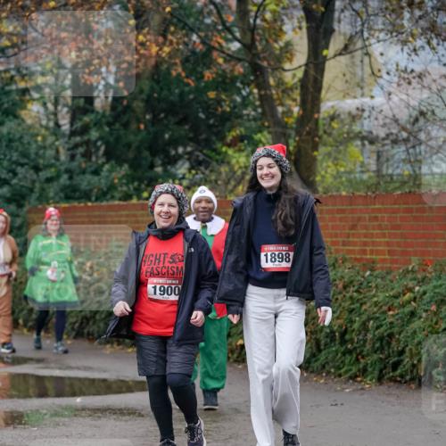 07.12.2025 - St. Pauli X-Mass-Run No. 15 Michael Burmester http://msf.ph/oto/9410998 07.12.2025 09:50:52 Laufen 15, 1900, 1898 meine-sportfotos.de
