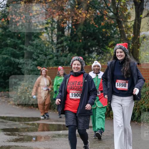 07.12.2025 - St. Pauli X-Mass-Run No. 15 Michael Burmester http://msf.ph/oto/9411001 07.12.2025 09:50:53 Laufen 15, 1900, 15, 1898 meine-sportfotos.de