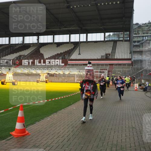07.12.2025 - St. Pauli X-Mass-Run No. 15 Fabian Wolf http://msf.ph/oto/9411005 07.12.2025 11:12:13 Ziel 76, 79, 388, 416, 597, 605, 695, 819, 836, 888, 1246, 1278 meine-sportfotos.de
