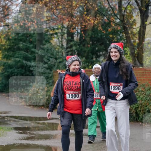 07.12.2025 - St. Pauli X-Mass-Run No. 15 Michael Burmester http://msf.ph/oto/9411007 07.12.2025 09:50:54 Laufen 15, 1900, 636, 15, 1898 meine-sportfotos.de