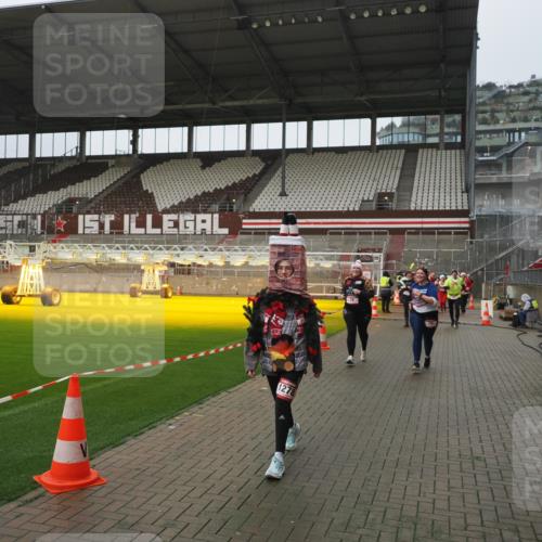 07.12.2025 - St. Pauli X-Mass-Run No. 15 Fabian Wolf http://msf.ph/oto/9411014 07.12.2025 11:12:14 Ziel 76, 79, 388, 416, 597, 605, 695, 819, 836, 839, 888, 1246, 1278 meine-sportfotos.de