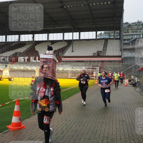07.12.2025 - St. Pauli X-Mass-Run No. 15 Fabian Wolf http://msf.ph/oto/9411017 07.12.2025 11:12:15 Ziel 76, 79, 218, 388, 416, 597, 605, 671, 682, 695, 718, 819, 836, 839, 888, 1246, 1278 meine-sportfotos.de