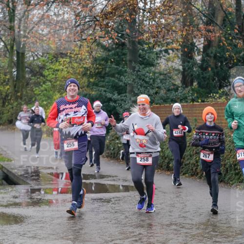 07.12.2025 - St. Pauli X-Mass-Run No. 15 Michael Burmester http://msf.ph/oto/9411021 07.12.2025 11:41:23 Laufen 380, 255, 1247, 258, 4242, 267, 3150 meine-sportfotos.de