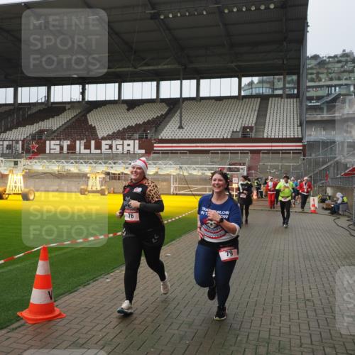 07.12.2025 - St. Pauli X-Mass-Run No. 15 Fabian Wolf http://msf.ph/oto/9411035 07.12.2025 11:12:16 Ziel 76, 79, 218, 388, 416, 597, 605, 671, 682, 695, 718, 819, 836, 839, 888, 1246, 1278 meine-sportfotos.de