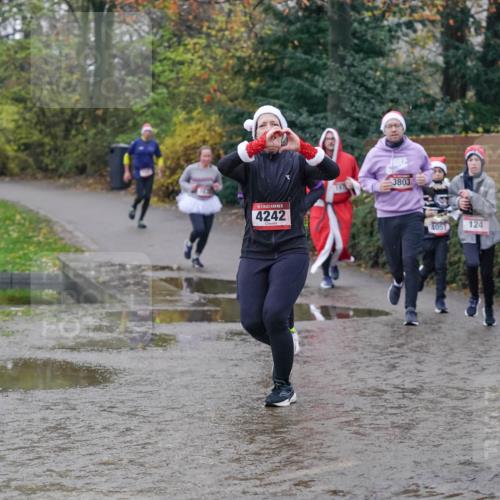 07.12.2025 - St. Pauli X-Mass-Run No. 15 Michael Burmester http://msf.ph/oto/9411048 07.12.2025 11:41:25 Laufen 5, 4242, 3803, 4057, 124 meine-sportfotos.de