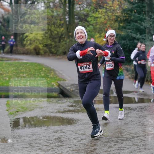 07.12.2025 - St. Pauli X-Mass-Run No. 15 Michael Burmester http://msf.ph/oto/9411053 07.12.2025 11:41:26 Laufen 15, 4242, 2095, 3803, 124 meine-sportfotos.de