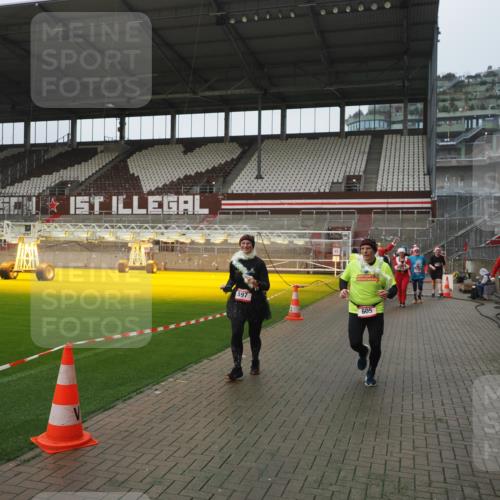 07.12.2025 - St. Pauli X-Mass-Run No. 15 Fabian Wolf http://msf.ph/oto/9411057 07.12.2025 11:12:19 Ziel 76, 79, 218, 388, 416, 597, 605, 671, 682, 718, 836, 839, 888, 1246, 1278, 2858 meine-sportfotos.de