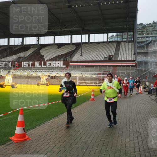 07.12.2025 - St. Pauli X-Mass-Run No. 15 Fabian Wolf http://msf.ph/oto/9411063 07.12.2025 11:12:19 Ziel 76, 79, 218, 388, 416, 597, 605, 671, 682, 718, 836, 839, 888, 1246, 1278, 2858 meine-sportfotos.de