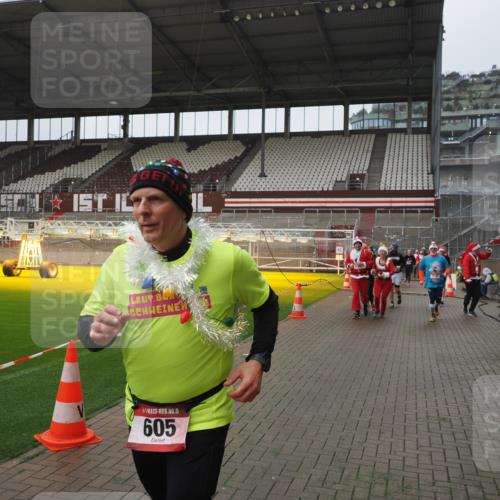 07.12.2025 - St. Pauli X-Mass-Run No. 15 Fabian Wolf http://msf.ph/oto/9411075 07.12.2025 11:12:21 Ziel 46, 76, 79, 218, 597, 605, 663, 671, 682, 718, 836, 839, 888, 1246, 2858 meine-sportfotos.de