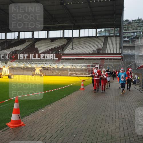 07.12.2025 - St. Pauli X-Mass-Run No. 15 Fabian Wolf http://msf.ph/oto/9411081 07.12.2025 11:12:22 Ziel 46, 76, 79, 218, 597, 605, 663, 671, 682, 718, 836, 839, 888, 2858 meine-sportfotos.de