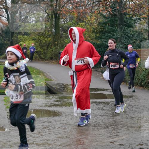 07.12.2025 - St. Pauli X-Mass-Run No. 15 Michael Burmester http://msf.ph/oto/9411098 07.12.2025 11:41:29 Laufen 4057, 1979, 1983, 1151, 163 meine-sportfotos.de