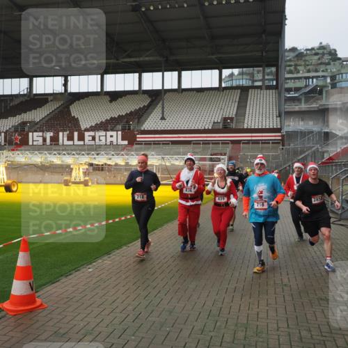 07.12.2025 - St. Pauli X-Mass-Run No. 15 Fabian Wolf http://msf.ph/oto/9411105 07.12.2025 11:12:24 Ziel 46, 76, 79, 218, 597, 605, 663, 671, 682, 718, 836, 839, 888, 2858 meine-sportfotos.de