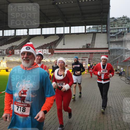 07.12.2025 - St. Pauli X-Mass-Run No. 15 Fabian Wolf http://msf.ph/oto/9411125 07.12.2025 11:12:25 Ziel 46, 76, 79, 218, 489, 597, 605, 663, 671, 682, 718, 836, 839, 888, 1142, 2858 meine-sportfotos.de
