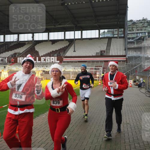 07.12.2025 - St. Pauli X-Mass-Run No. 15 Fabian Wolf http://msf.ph/oto/9411128 07.12.2025 11:12:26 Ziel 46, 76, 79, 218, 489, 597, 605, 663, 671, 682, 718, 836, 839, 888, 1142, 1609, 1610, 2858 meine-sportfotos.de