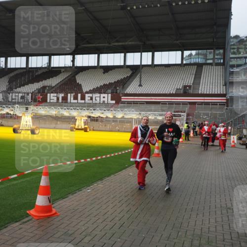 07.12.2025 - St. Pauli X-Mass-Run No. 15 Fabian Wolf http://msf.ph/oto/9411146 07.12.2025 11:12:30 Ziel 46, 218, 489, 597, 605, 663, 671, 682, 718, 836, 839, 888, 1142, 1261, 1423, 1609, 1610, 2858 meine-sportfotos.de