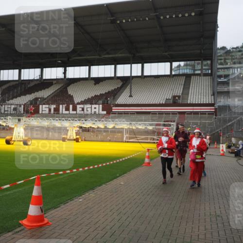 07.12.2025 - St. Pauli X-Mass-Run No. 15 Fabian Wolf http://msf.ph/oto/9411167 07.12.2025 11:12:34 Ziel 46, 218, 489, 663, 671, 682, 718, 839, 1142, 1261, 1423, 1609, 1610, 2858 meine-sportfotos.de