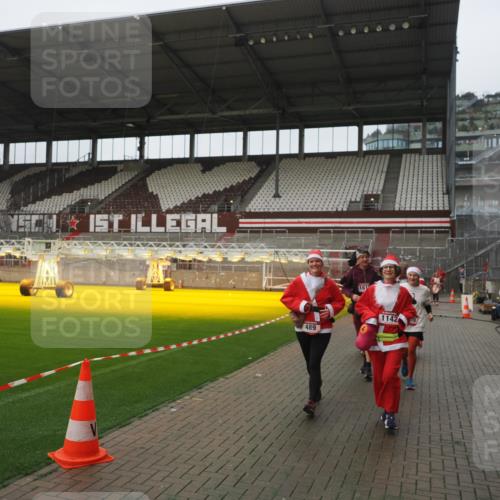 07.12.2025 - St. Pauli X-Mass-Run No. 15 Fabian Wolf http://msf.ph/oto/9411180 07.12.2025 11:12:35 Ziel 46, 218, 489, 663, 671, 682, 718, 1142, 1261, 1423, 1609, 1610, 2858 meine-sportfotos.de