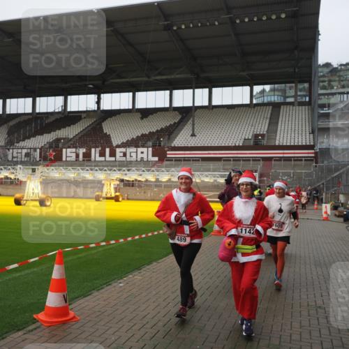 07.12.2025 - St. Pauli X-Mass-Run No. 15 Fabian Wolf http://msf.ph/oto/9411187 07.12.2025 11:12:36 Ziel 46, 489, 663, 1142, 1261, 1420, 1422, 1423, 1609, 1610, 2858 meine-sportfotos.de