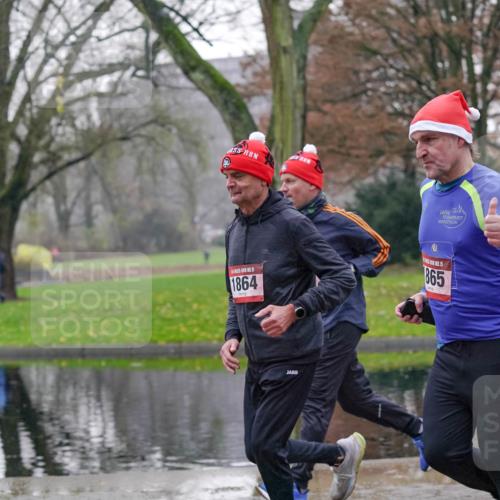 07.12.2025 - St. Pauli X-Mass-Run No. 15 Michael Burmester http://msf.ph/oto/9411191 07.12.2025 11:41:44 Laufen 1864, 865 meine-sportfotos.de