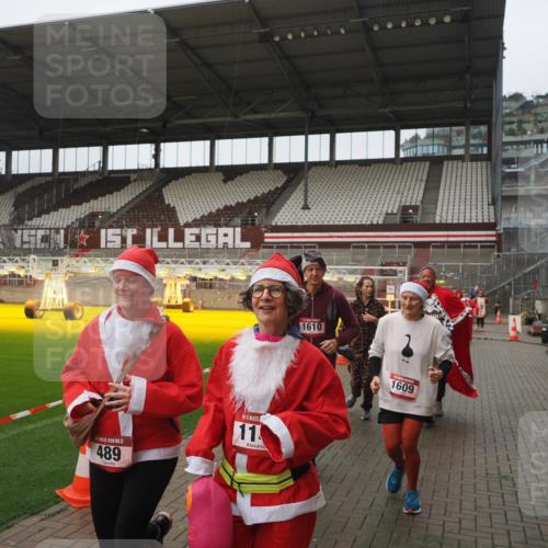 07.12.2025 - St. Pauli X-Mass-Run No. 15 Fabian Wolf http://msf.ph/oto/9411197 07.12.2025 11:12:37 Ziel 46, 489, 663, 1142, 1261, 1420, 1422, 1423, 1609, 1610, 2858 meine-sportfotos.de