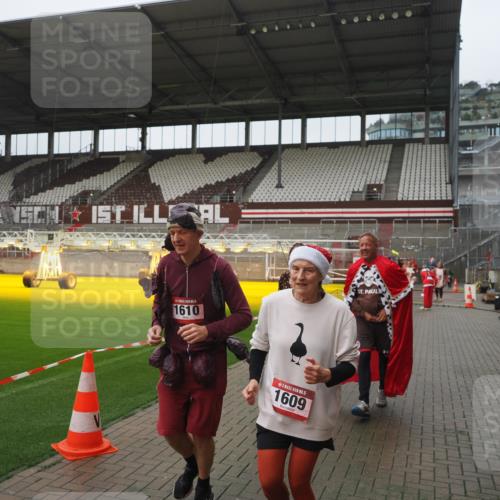 07.12.2025 - St. Pauli X-Mass-Run No. 15 Fabian Wolf http://msf.ph/oto/9411203 07.12.2025 11:12:37 Ziel 46, 489, 663, 1142, 1261, 1420, 1422, 1423, 1609, 1610, 2858 meine-sportfotos.de