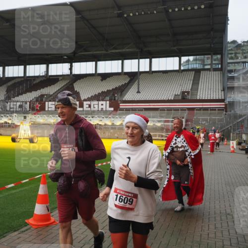 07.12.2025 - St. Pauli X-Mass-Run No. 15 Fabian Wolf http://msf.ph/oto/9411207 07.12.2025 11:12:38 Ziel 46, 489, 663, 1142, 1261, 1420, 1422, 1423, 1609, 1610 meine-sportfotos.de