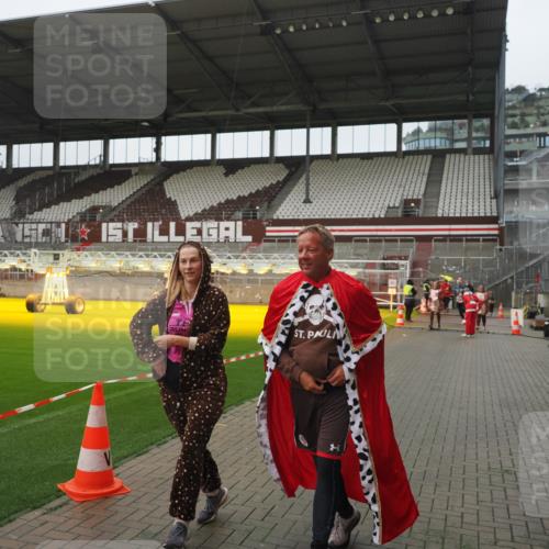 07.12.2025 - St. Pauli X-Mass-Run No. 15 Fabian Wolf http://msf.ph/oto/9411216 07.12.2025 11:12:39 Ziel 46, 489, 494, 663, 1142, 1261, 1420, 1422, 1423, 1609, 1610 meine-sportfotos.de